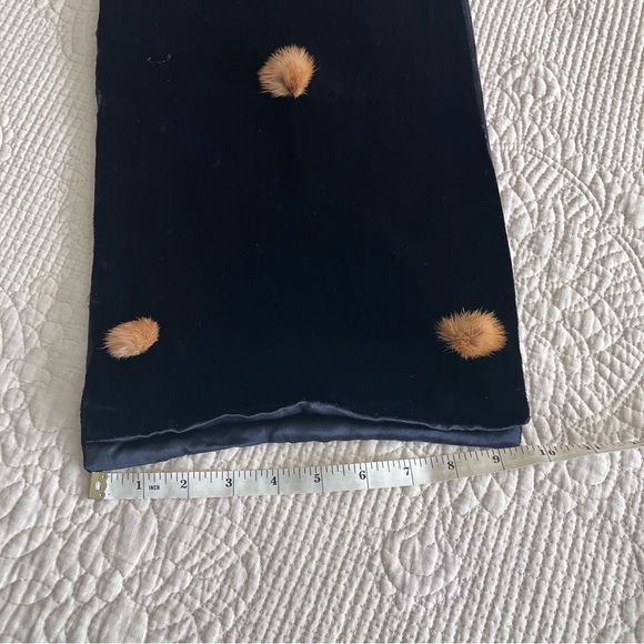 EUC double sided black silk/velvet scarf with brown mink accents - Picture 4 of 6